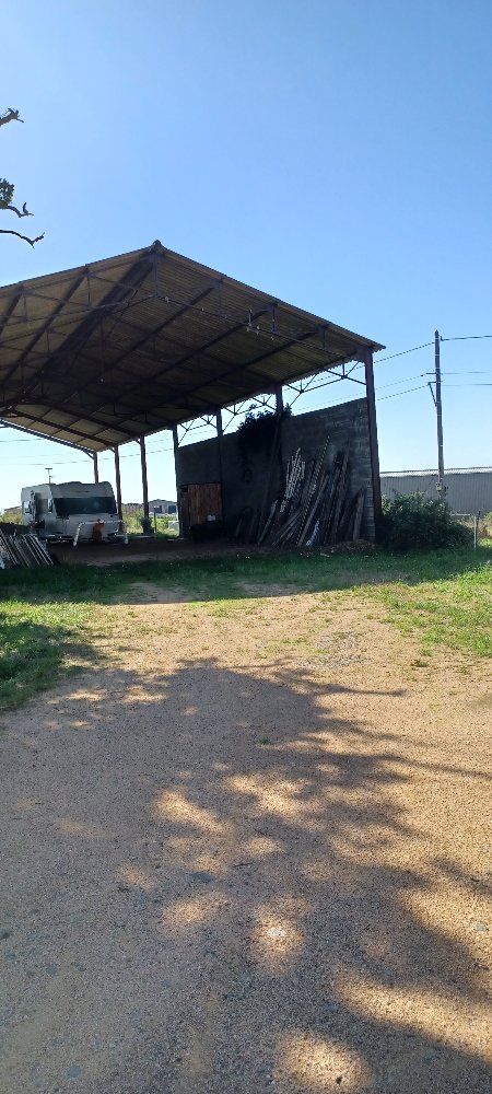 Aire camping-car  Saint-Georges-de-Baroille (42510) - Photo 2